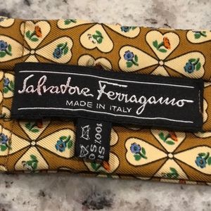 Salvatore Ferragamo 100%silk made in Italy bow tie/ascot